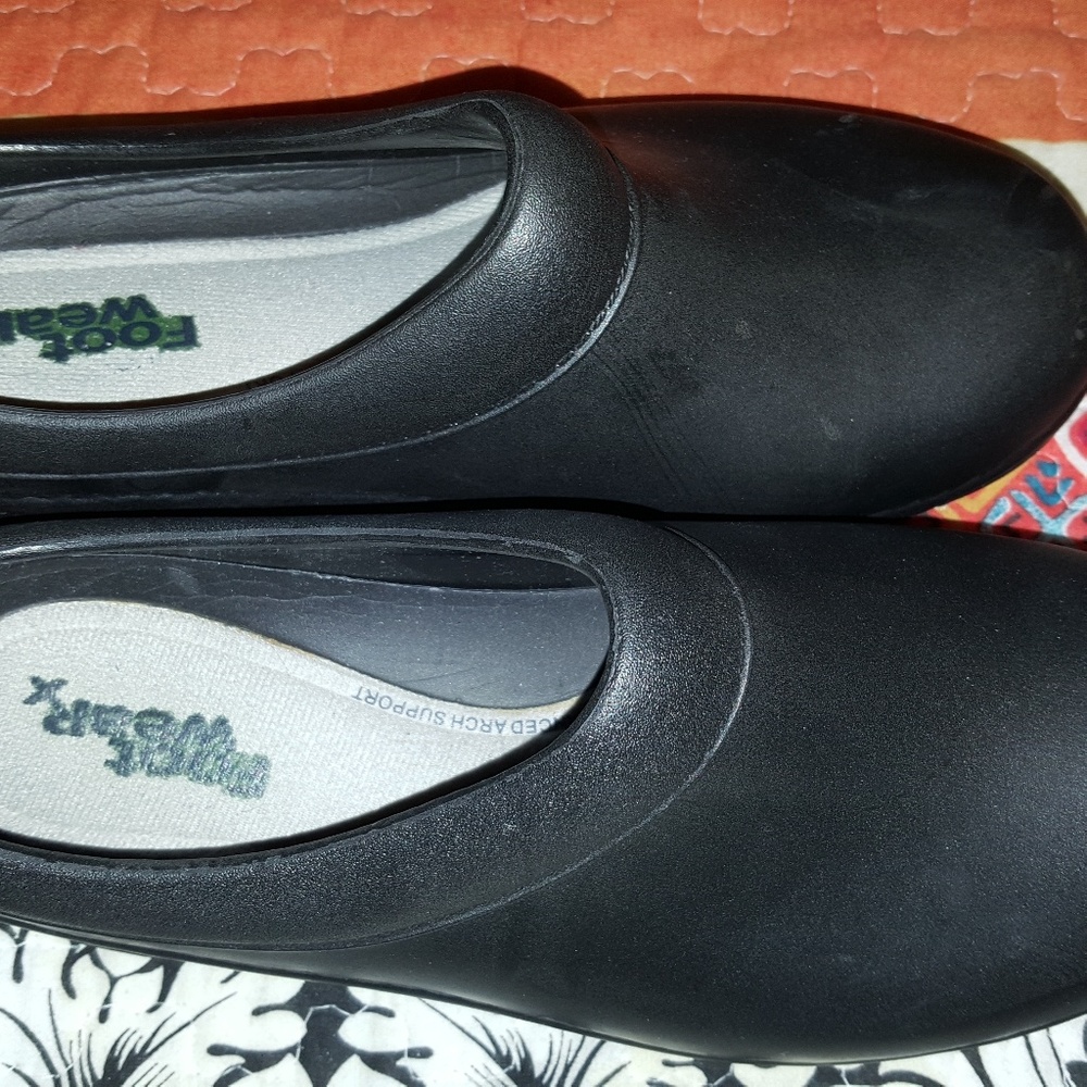 Nursing shoes